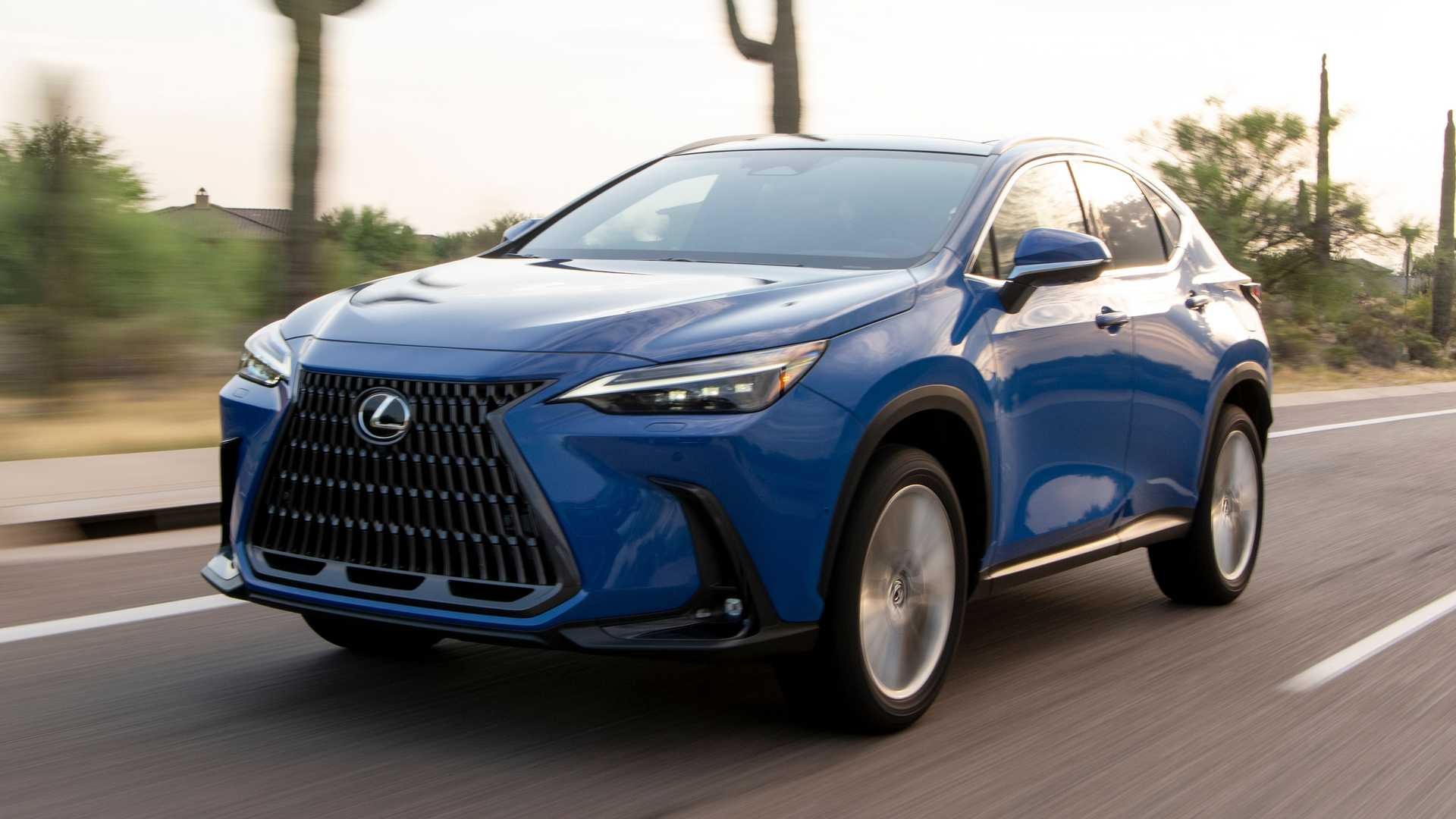 Lexus NX 2022 màu xanh
