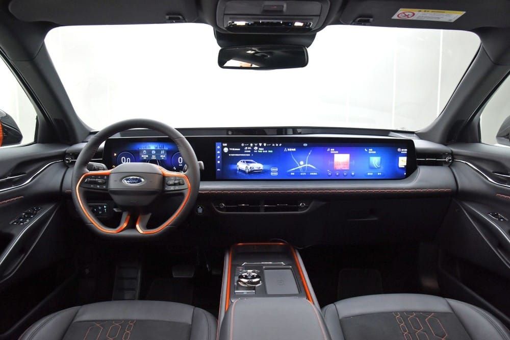 Cụm điều khiển trung tâm của Ford Evos