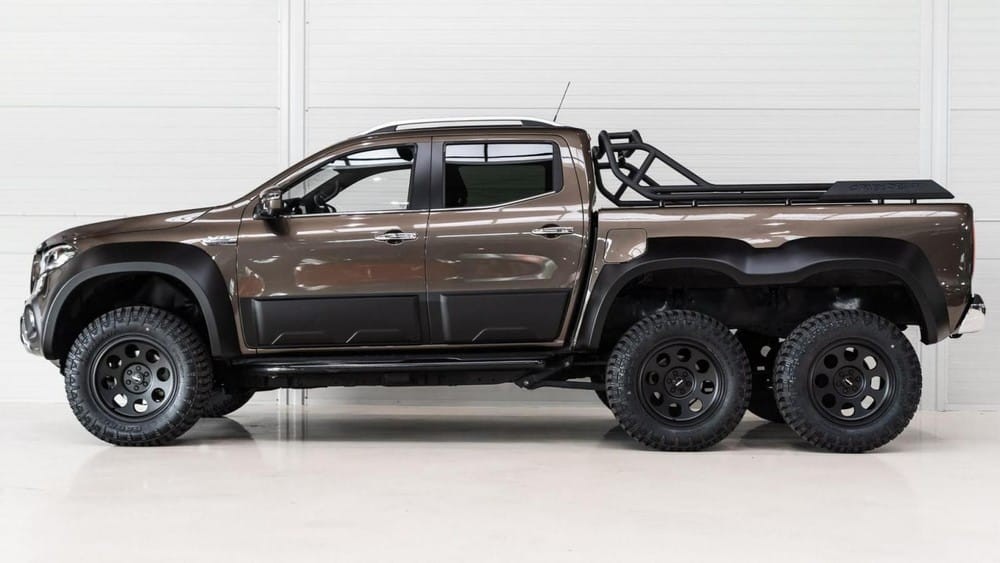 Phía sườn của Mercedes X-Class 6x6