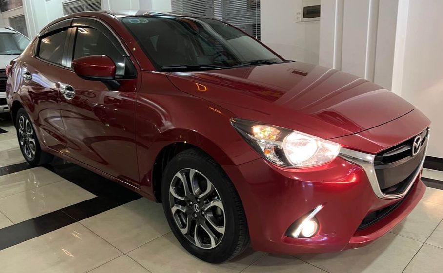 Gia đình cần bán Mazda2 2017 luxury 1.5AT