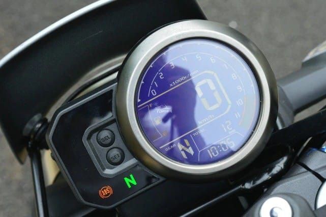 Đồng hồ LCD tròn đặc biệt trên Honda CB190TR Đồng hồ LCD tròn đặc biệt trên Honda CB190TR