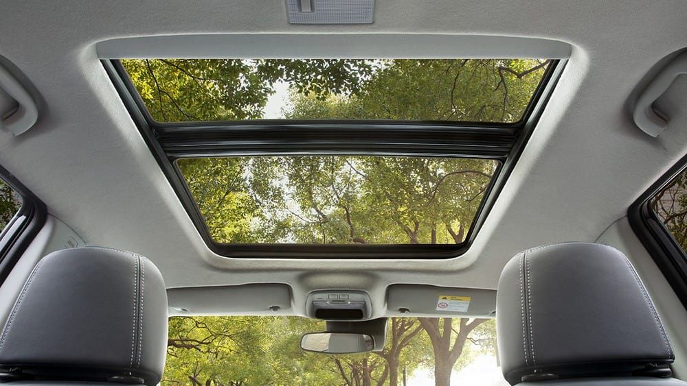 Cửa sổ trời toàn cảnh của Chevrolet Tracker 2021 Cửa sổ trời toàn cảnh của Chevrolet Tracker 2021