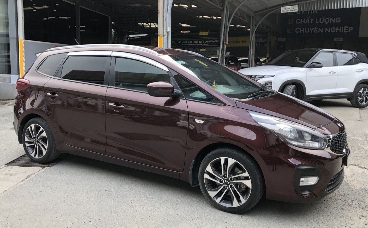 Kia Rondo GMT 2018 số sàn màu đỏ đi 52000km