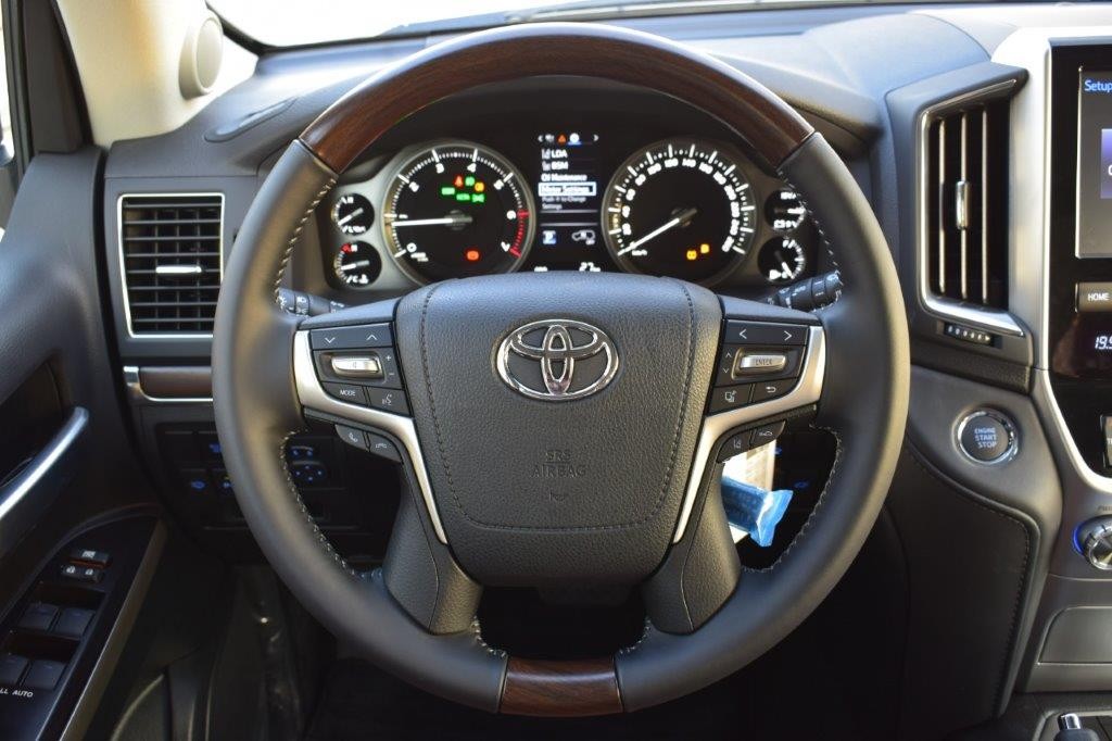 TOYOTA LAND CRUISER 2021-10
