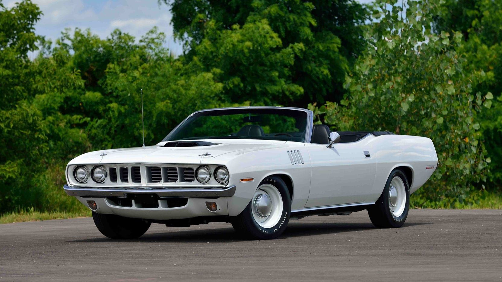 Chiếc xe cơ bắp mui trần Plymouth Hemi Cuda Convertible 1971 cổ điển này có giá trị dự tính 140 tỷ đồng