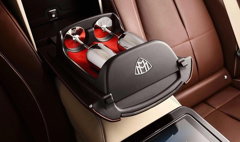 Ngăn đựng ly riêng của Mercedes-Maybach GLS 600. Ngăn đựng ly riêng của Mercedes-Maybach GLS 600.