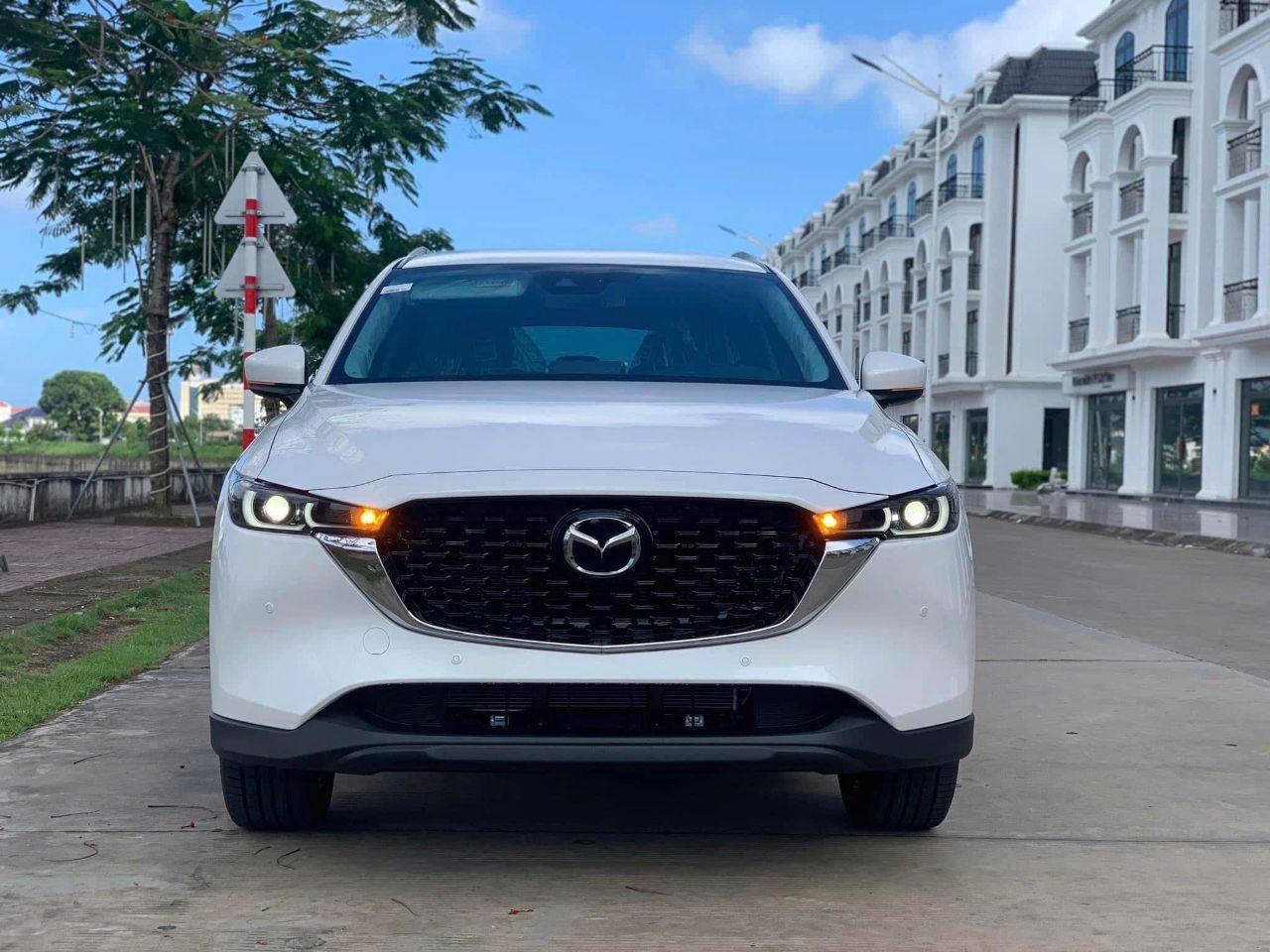 CẦN BÁN XE MỚI 100 % CHƯA LĂN BÁNH NEW MAZDA CX -5 LUXURY VIN 2024