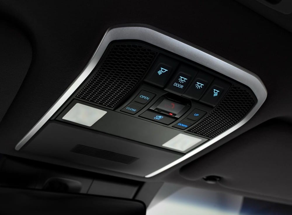 Các nút chỉnh trên trần của Toyota Land Cruiser 2022  Các nút bấm trên trần xe