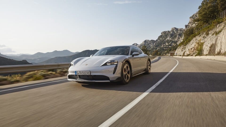 Porsche Taycan Cross Turismo đã có tại Việt Nam, với giá bán 5,01 tỷ đồng