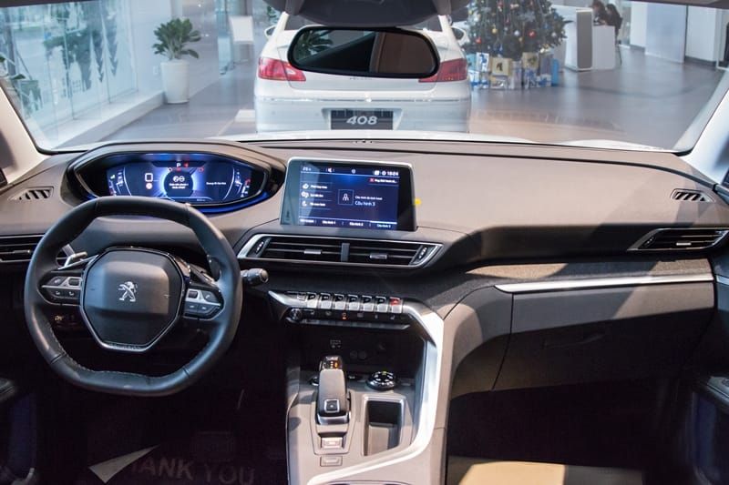 tien nghi xe Peugeot 5008