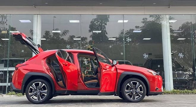 Cận cảnh Lexus UX 2020 vừa về Việt Nam, giá khoảng 2 tỷ đồng
