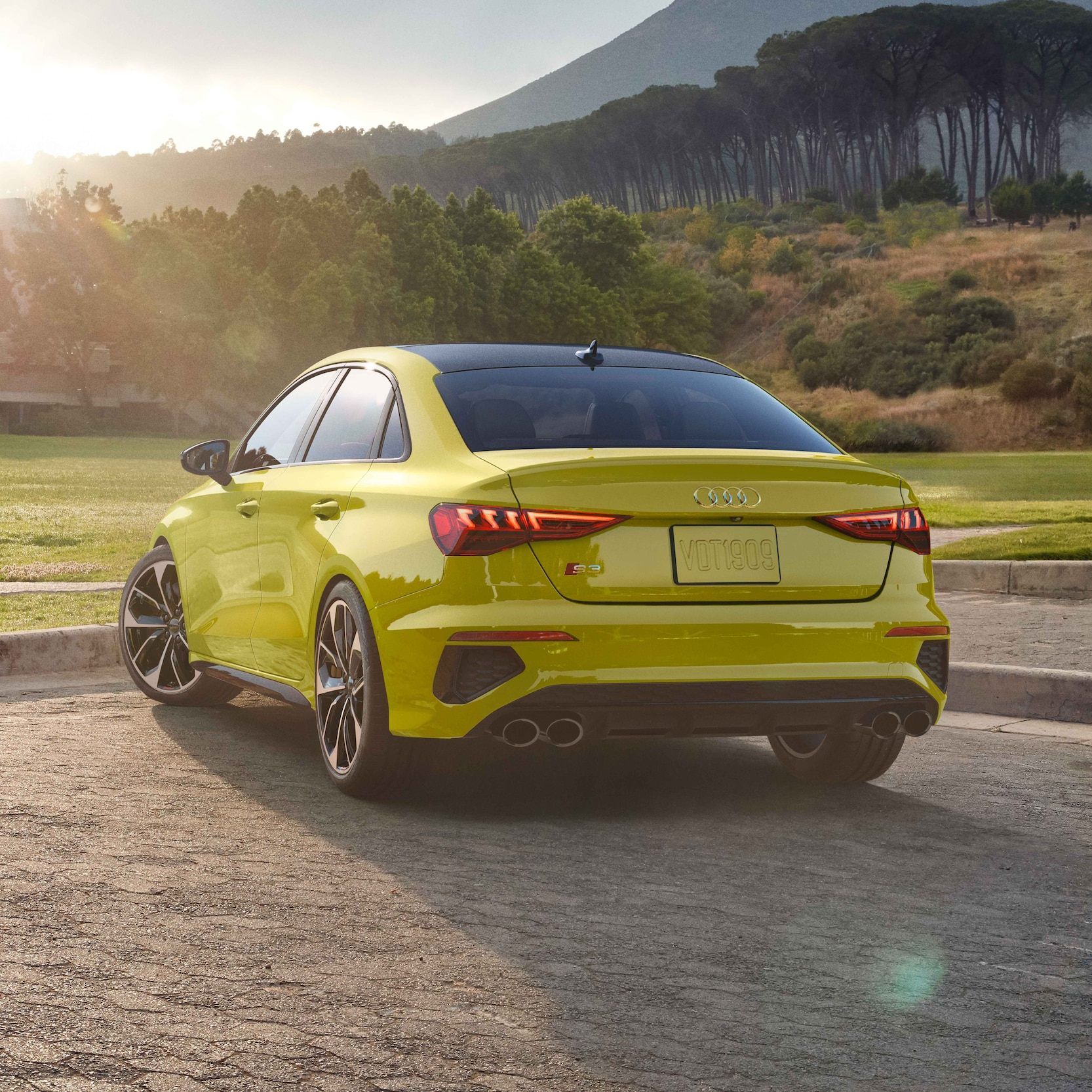 Audi S3 2022 màu vàng