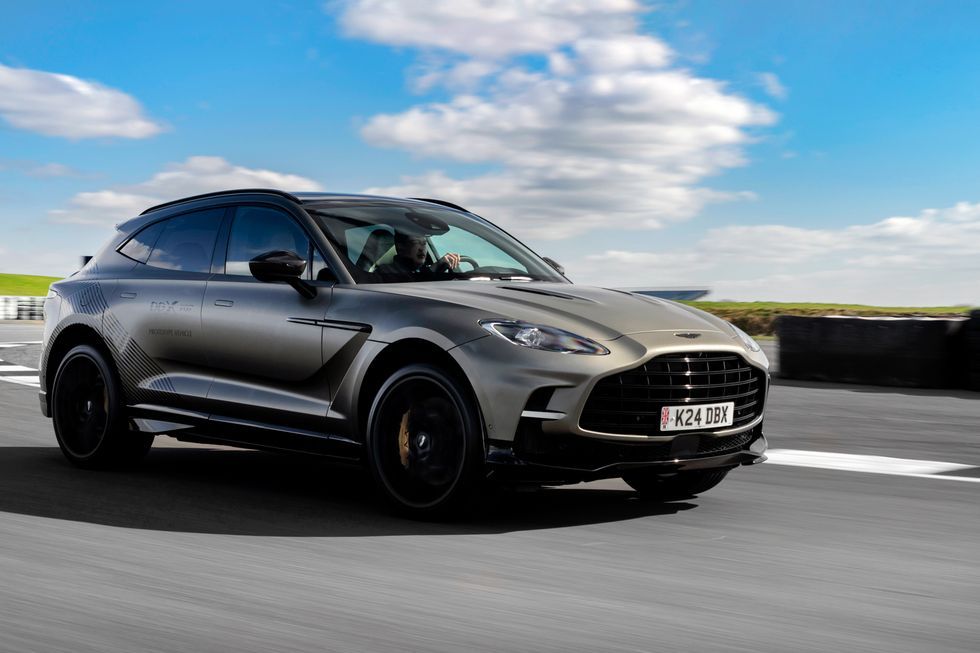 Aston Martin DBX 707
