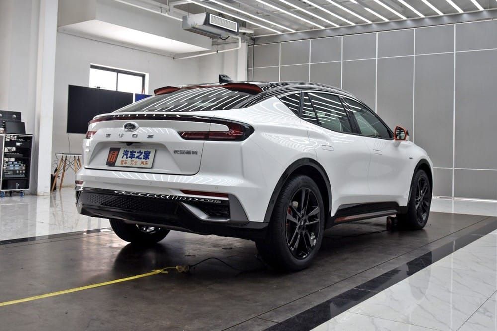 Ford Evos được cho là hình ảnh xem trước của Fusion tại Bắc Mỹ và Mondeo tại châu Âu