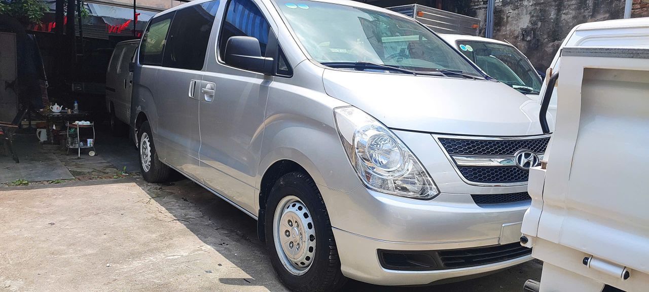 HYUNDAI Starex – Máy dầu số sàn 2009