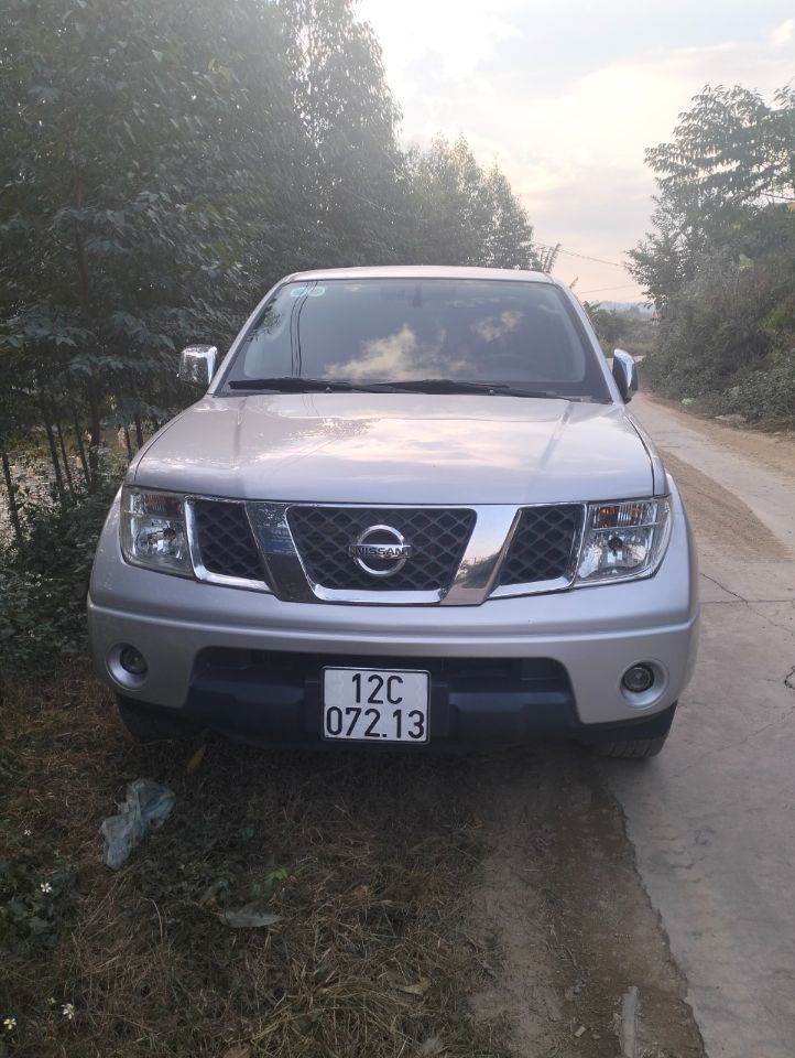 Bán tải Nissan Navara 2012 số sàn 2 cầu điện máy dầu,