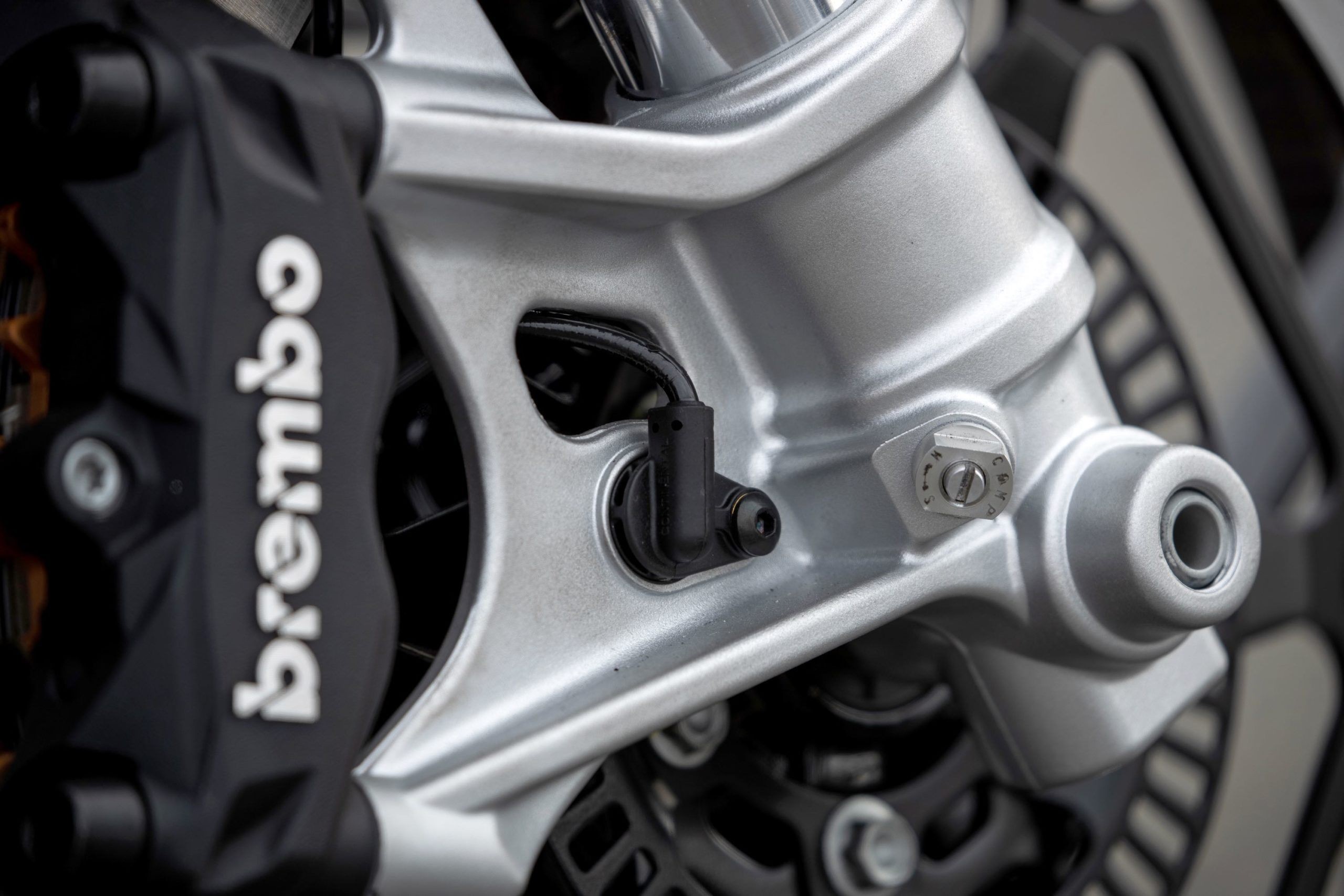 Thông số Aprilia Tuono 660 Factory 2022