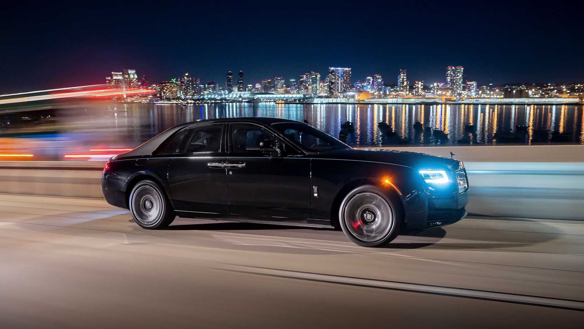 Giá xe Rolls-Royce Ghost Black Badge 2022