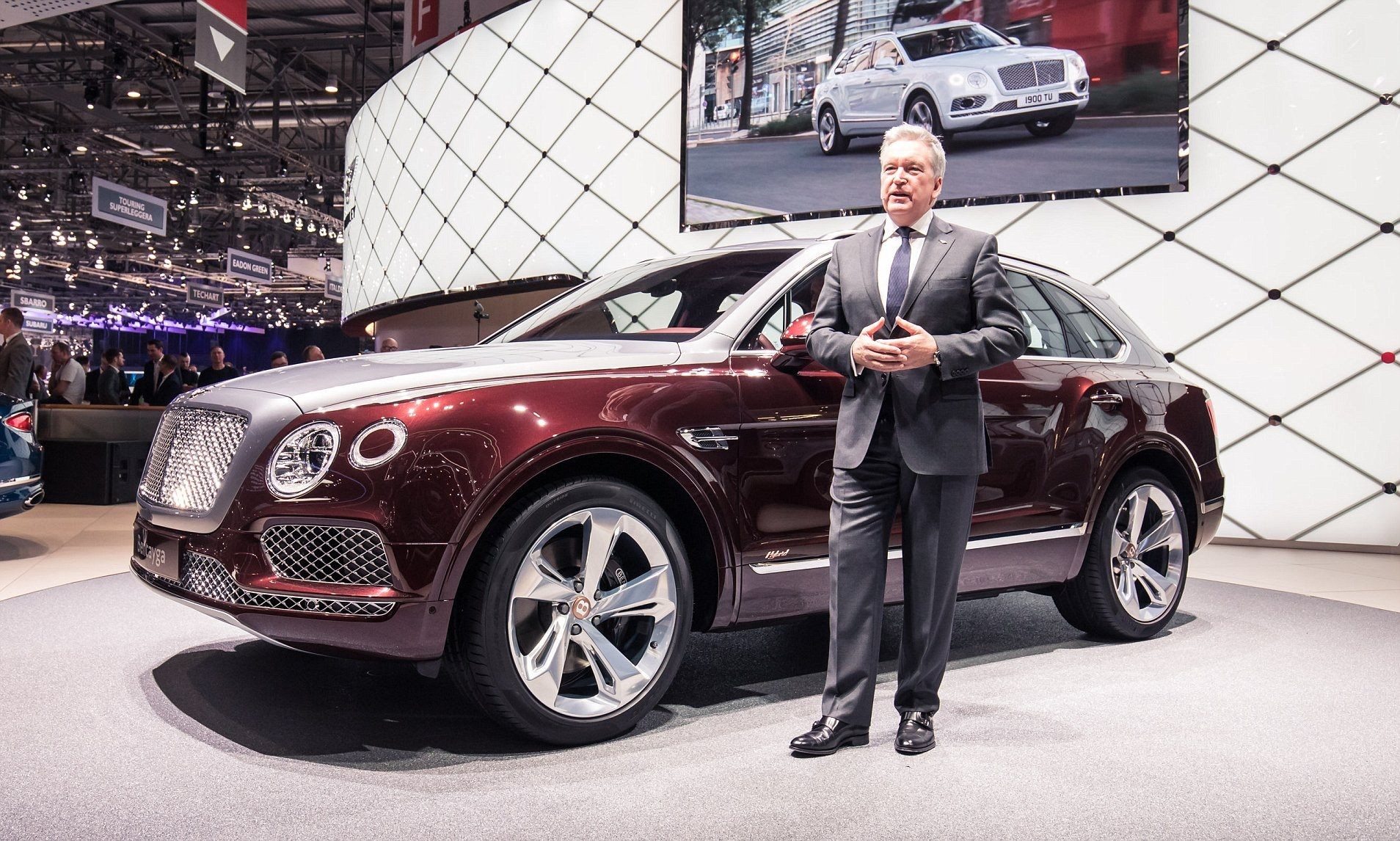 Giám đốc điều hành Bentley Adrian Hallmark