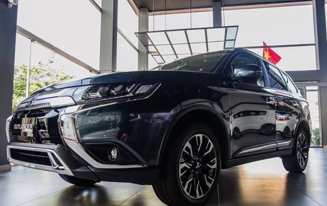 Giá xe Mitsubishi Outlander lăn bánh tháng 1/2021