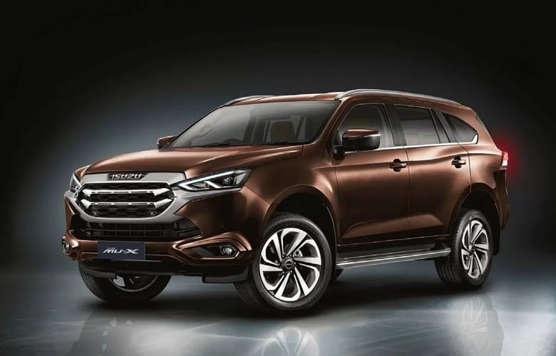 Thân xe cơ bắp và cứng cáp với nhiều đường gân dập nổi
