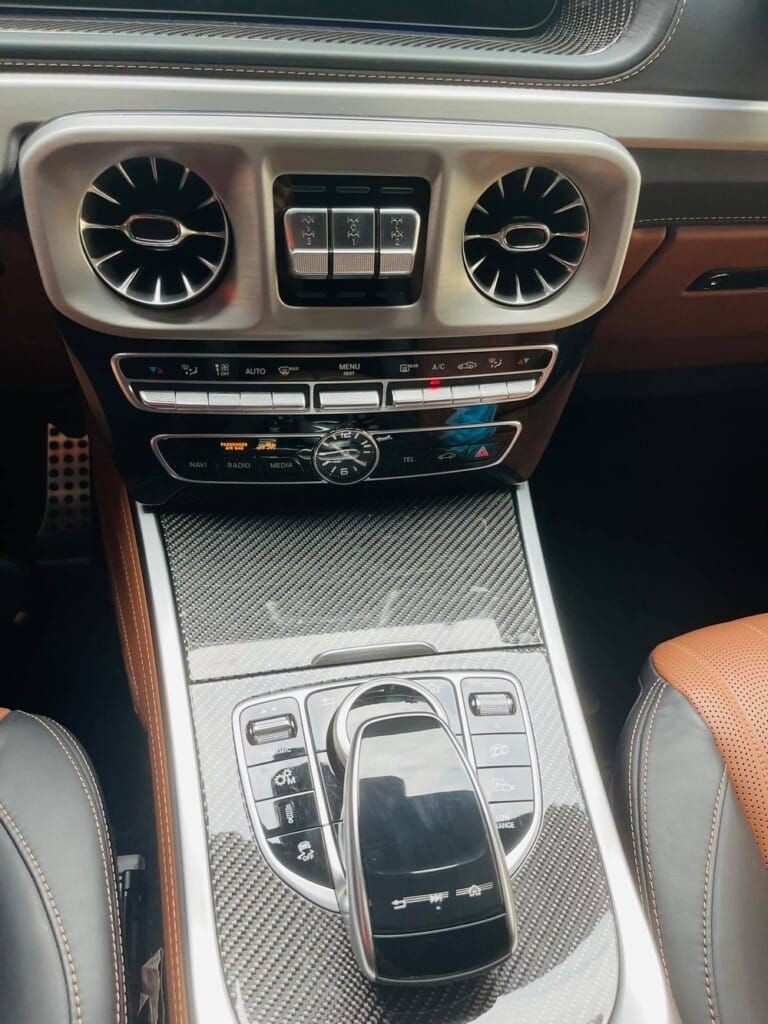 Bảng điều khiển trung tâm ốp hoàn toàn sợi carbon Bảng điều khiển trung tâm ốp hoàn toàn sợi carbon