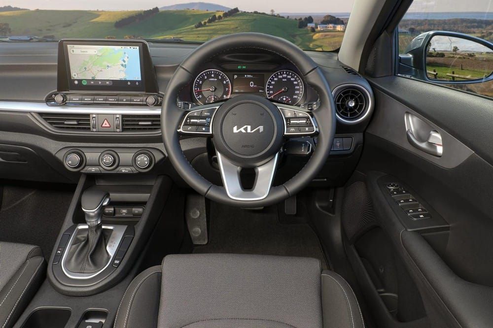 Nội thất của Kia Cerato 2022 bản tiêu chuẩn Nội thất của Kia Cerato 2022 bản tiêu chuẩn