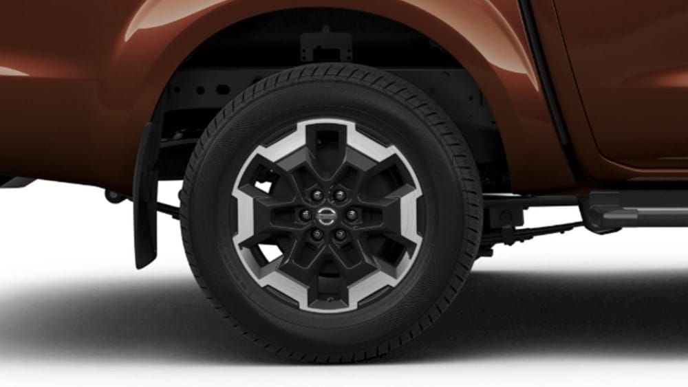 Mâm xe có thiết kế mới. Mâm xe có thiết kế mới.