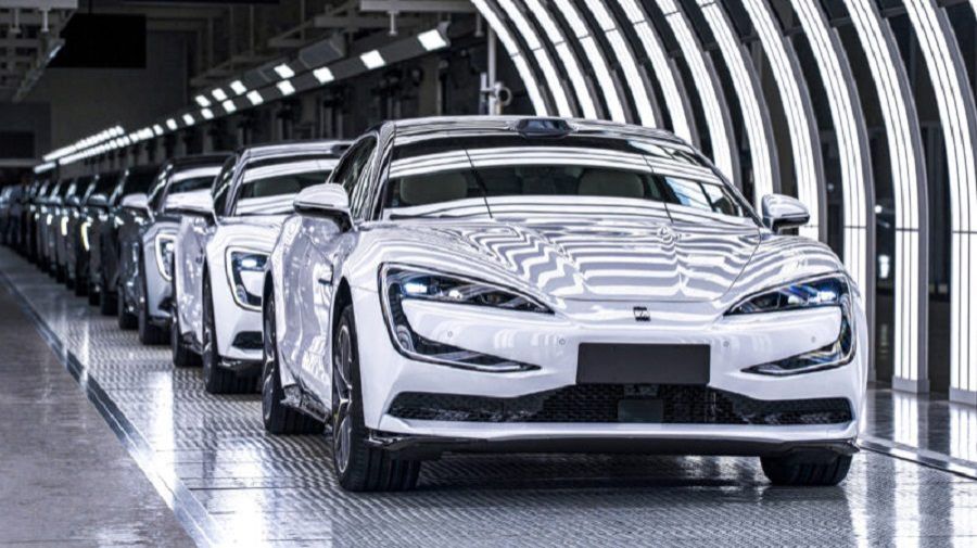 BYD chính thức xuất xưởng Yangwang U7 – sedan hạng sang đầy tham vọng của Trung Quốc