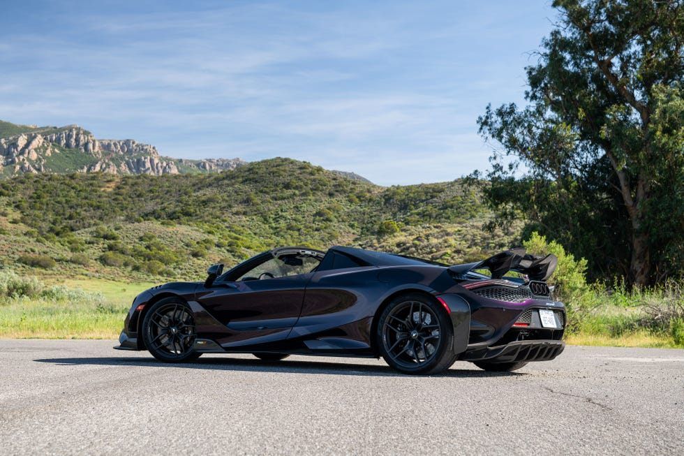 thân xe McLaren 765LT Spider 2022