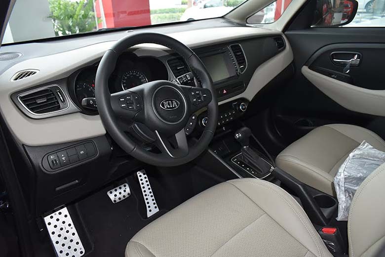 Trang bị an toàn được tích hợp trên Kia Rondo 2.0 GAT Deluxe-2