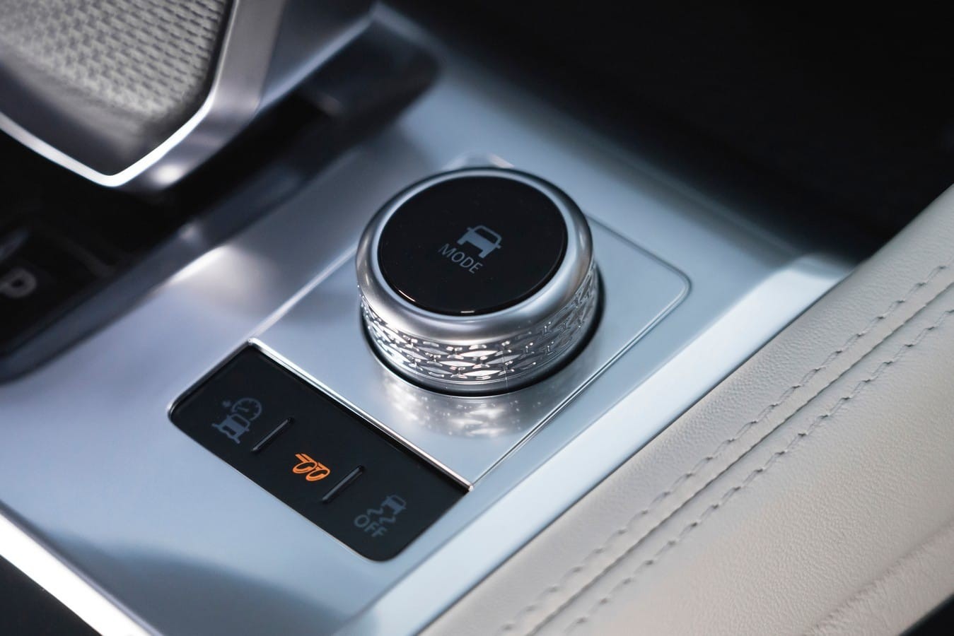 JAGUAR F-PACE SVR-11