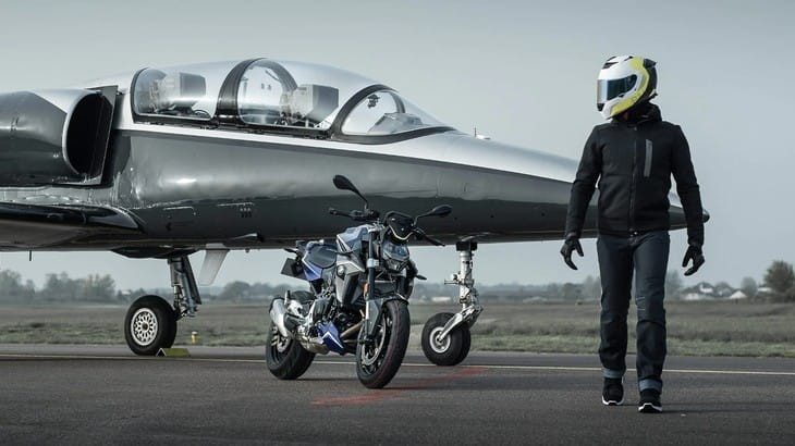 Naked bike BMW F900R 