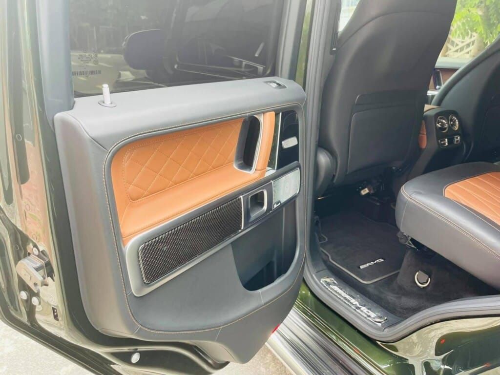 Mercedes-AMG G63 màu xanh quân đội mang bản độ Brabus của đại gia Việt 42 Các chi tiết carbon bên trong khoang lái xe-4