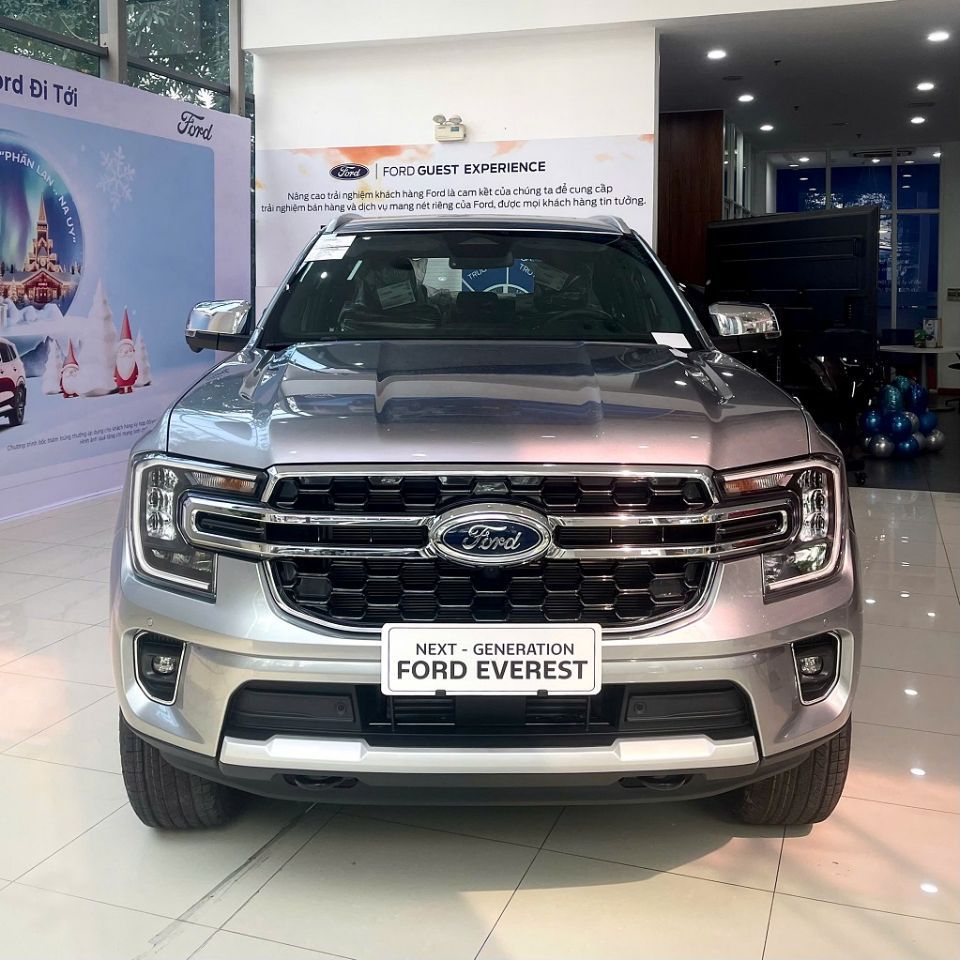 FORD EVEREST Xe sẵn showroom - đầy đủ màu sắc giao ngay!