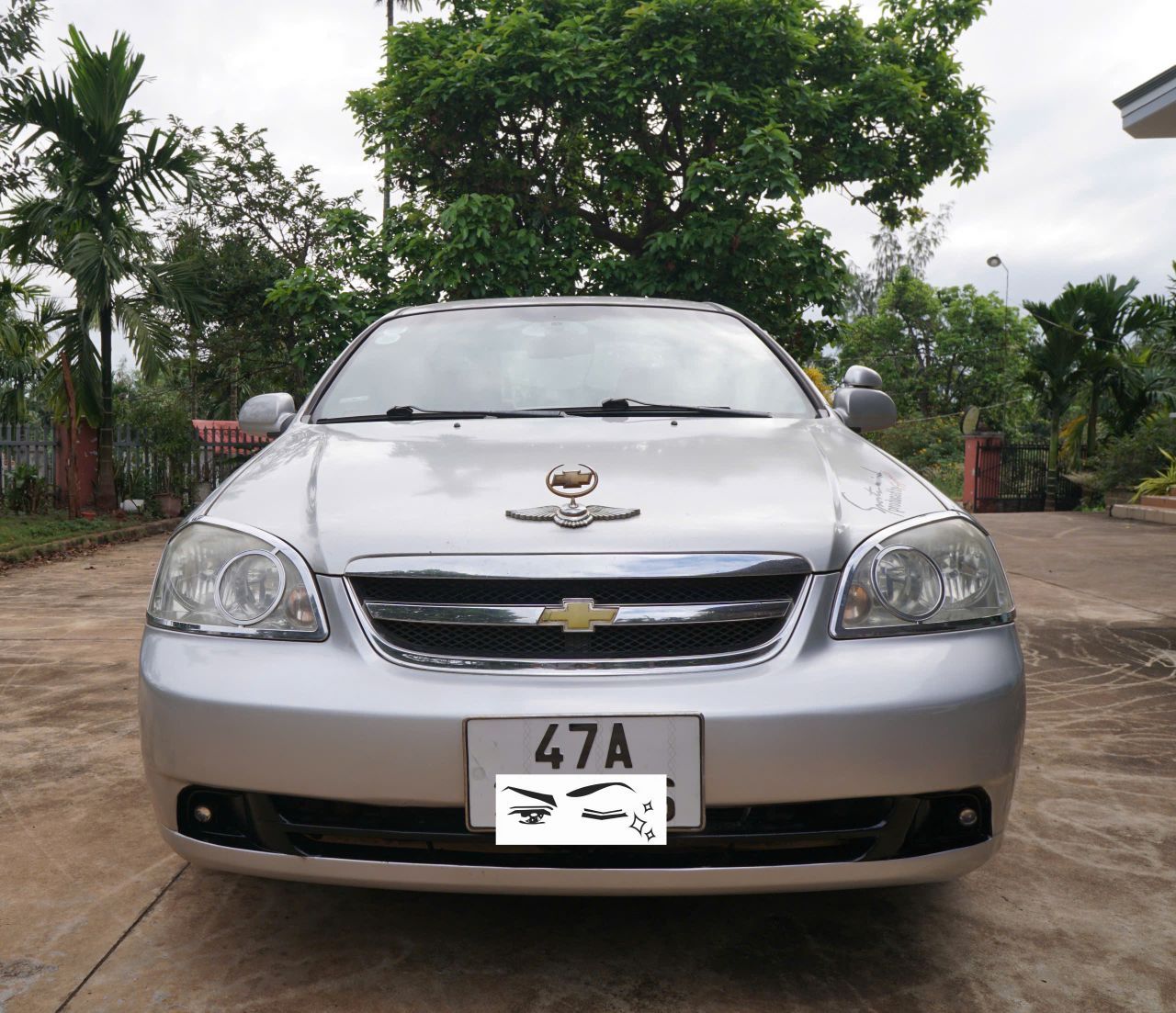 Chevrolet Lacetti 1.6 MT 2011, màu bạc, 5 chỗ ngồi.