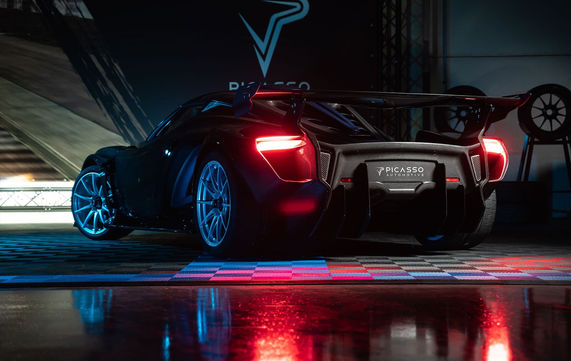 đuôi xe Picasso 660 LMS