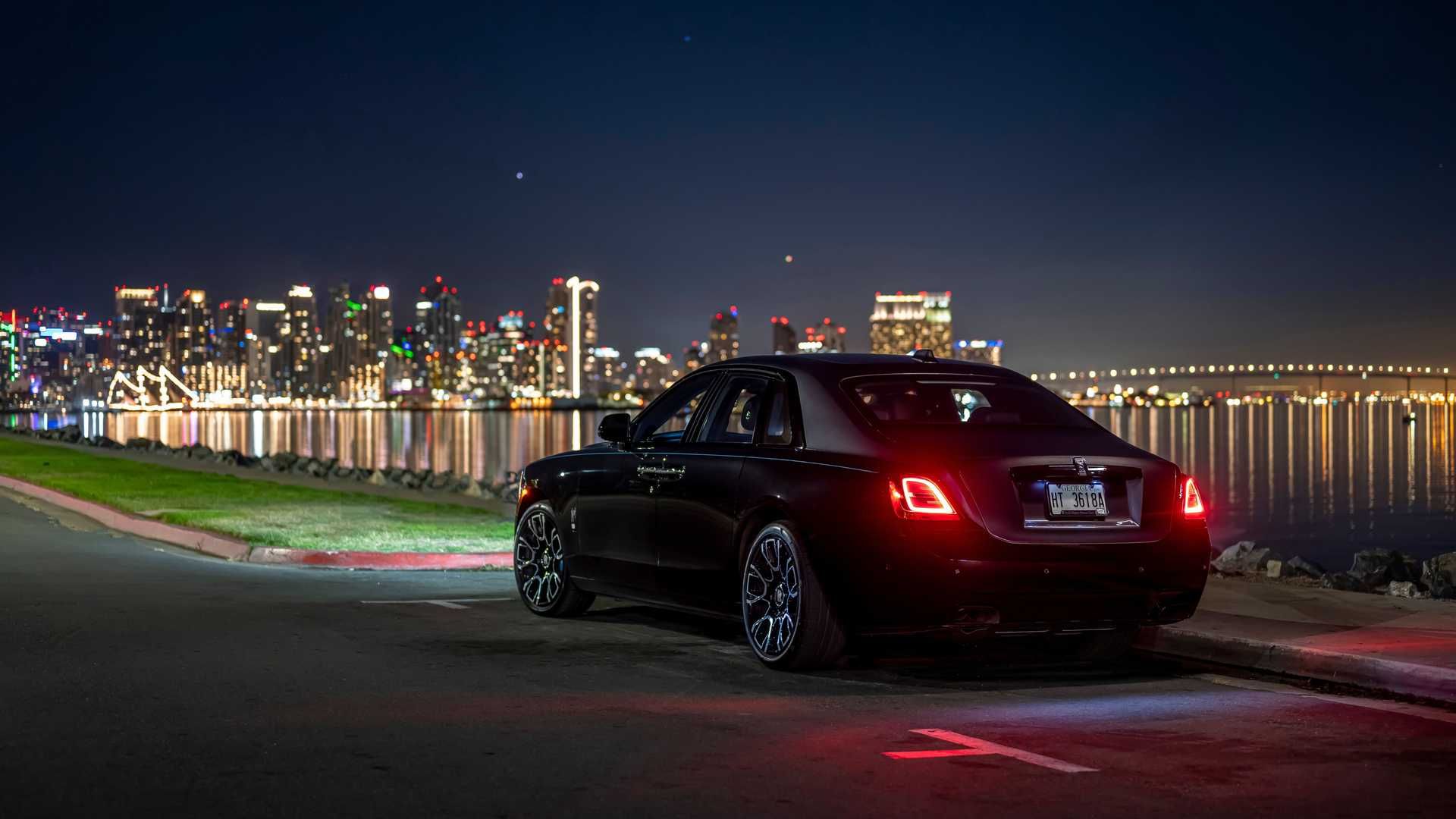 Phía sau xe