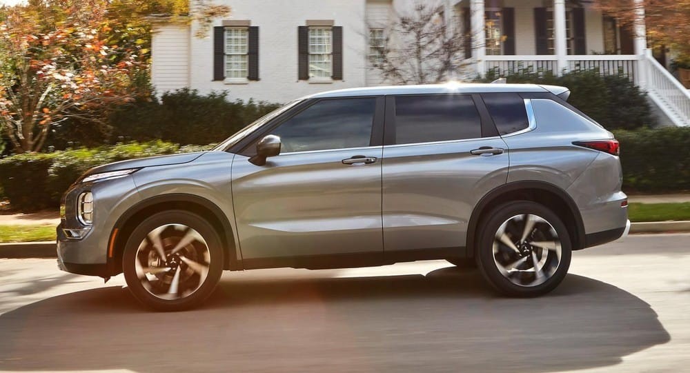 Thiết kế bên sườn của Mitsubishi Outlander 2022 Thiết kế bên sườn của Mitsubishi Outlander 2022