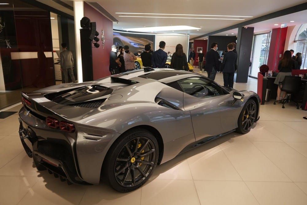 Ferrari SF90 Spider có giá đắt hơn 10% so với phiên bản Ferrari SF90 Stradale được bán ra ở Hong Kong Ferrari SF90 Spider có giá đắt hơn 10% so với phiên bản Ferrari SF90 Stradale được bán ra ở Hong Kong