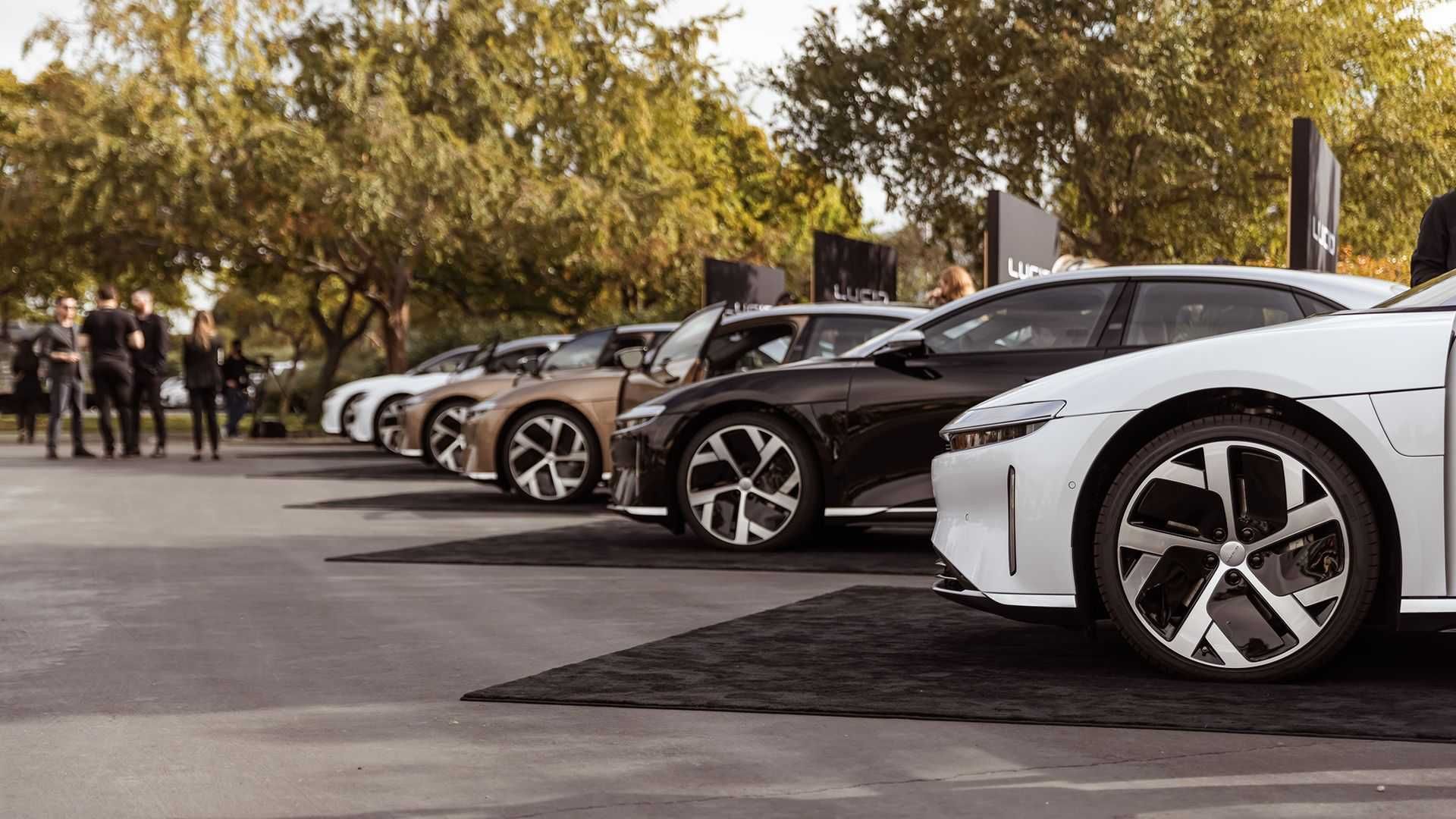 Xe được trưng bày với nhiều màu